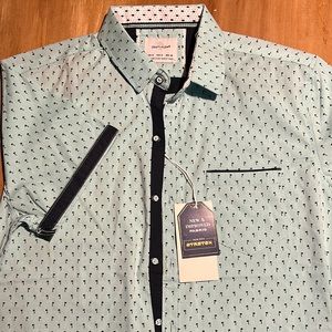Chart and Flow short sleeve stretch fabric button down